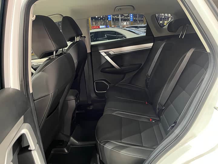 Фото 5 - Geely Coolray