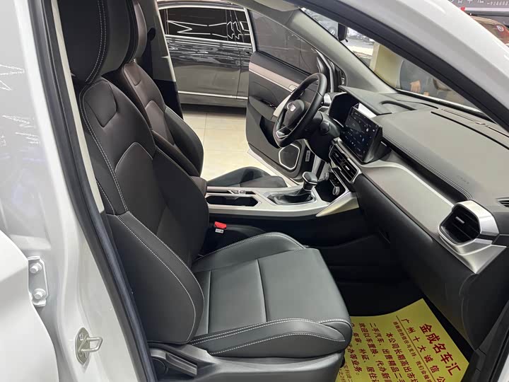 Фото 6 - Geely Coolray