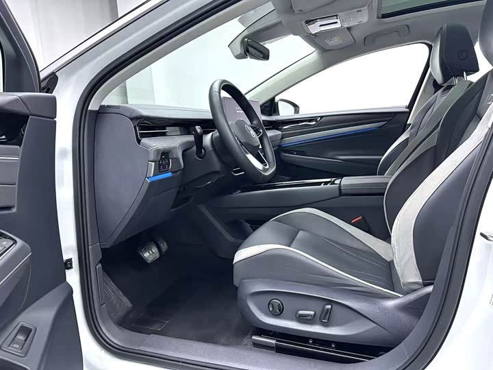 Photo 2 - Volkswagen ID.7 Vizzion