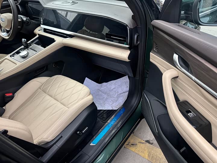 Фото 9 - Geely Monjaro