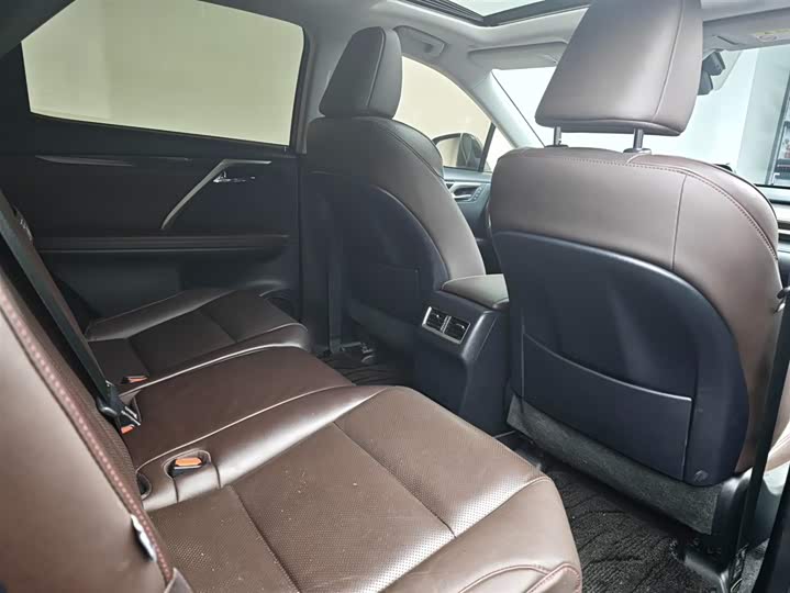 Фото 7 - Lexus RX