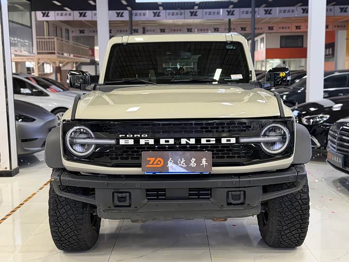 Photo 2 - Ford Bronco