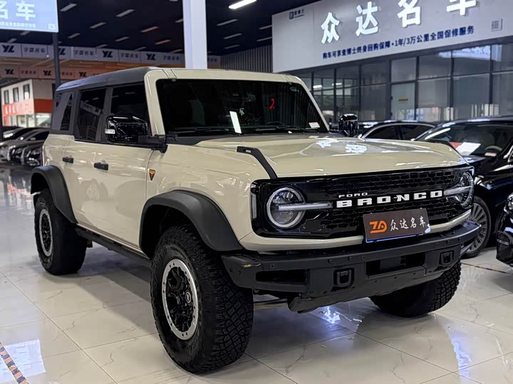 Photo 3 - Ford Bronco