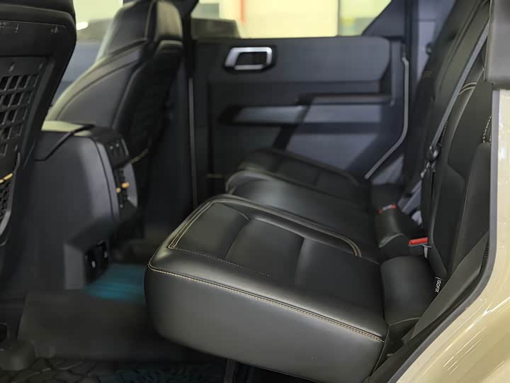 Photo 5 - Ford Bronco