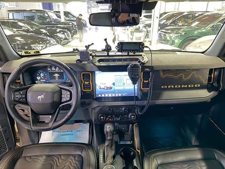 Photo 7 - Ford Bronco