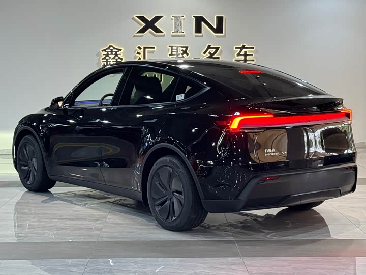 Фото 3 - Tesla Model Y