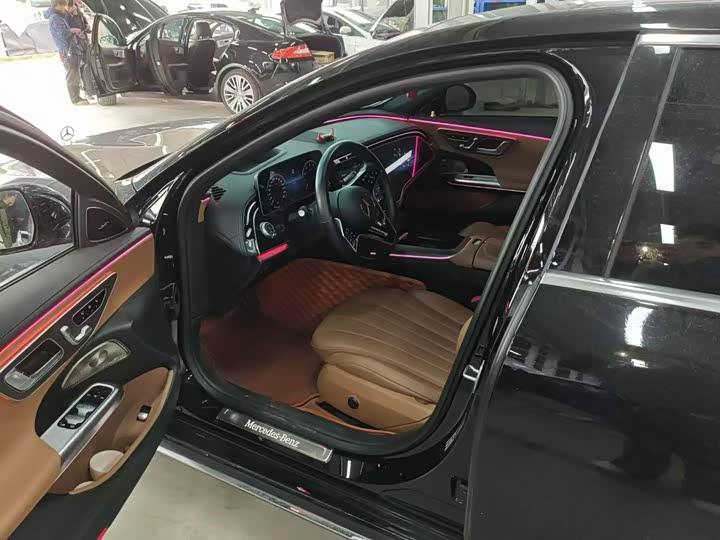 Фото 2 - Mercedes-Benz E-Class