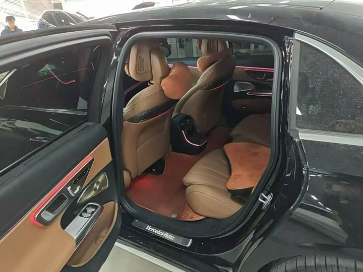 Фото 3 - Mercedes-Benz E-Class