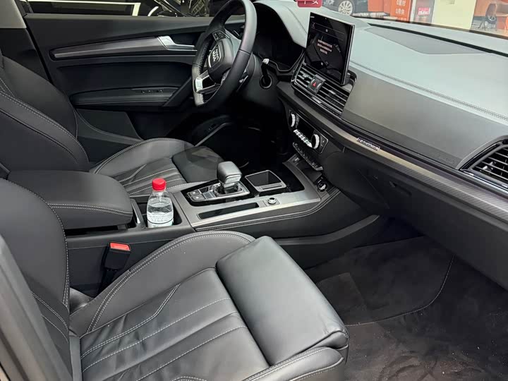 Фото 8 - Audi Q5L