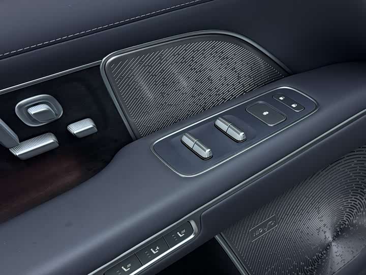 Фото 9 - Nio ES8