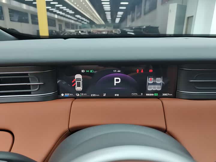 Фото 6 - Hongqi HS6 Hybrid