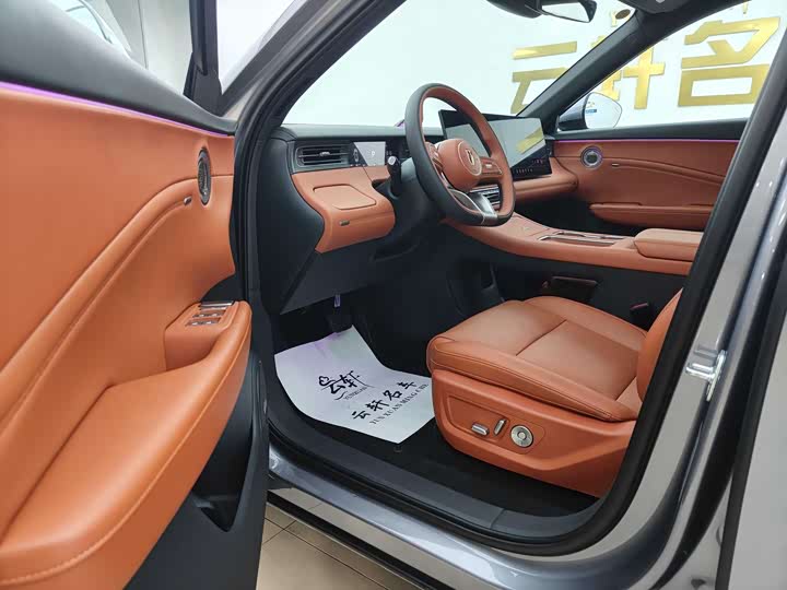 Фото 7 - Hongqi HS6 Hybrid