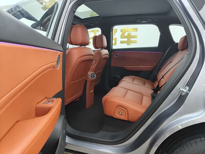Фото 8 - Hongqi HS6 Hybrid