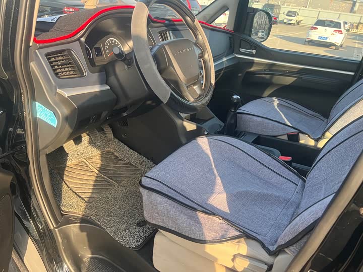 Photo 3 - Dongfeng Forthing Lingzhi M5