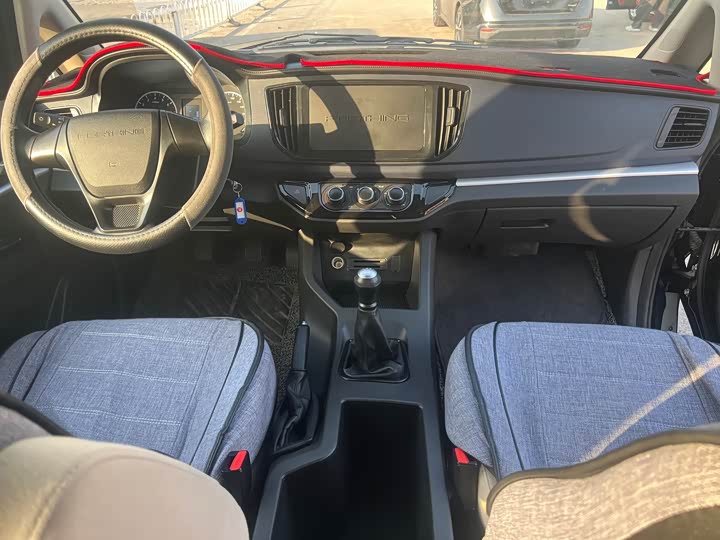 Photo 6 - Dongfeng Forthing Lingzhi M5