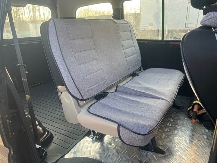 Photo 7 - Dongfeng Forthing Lingzhi M5