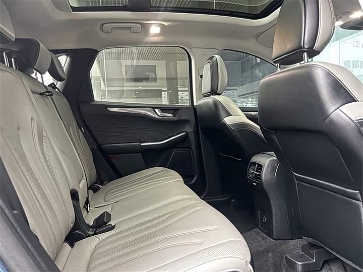 Фото 7 - Ford Escape