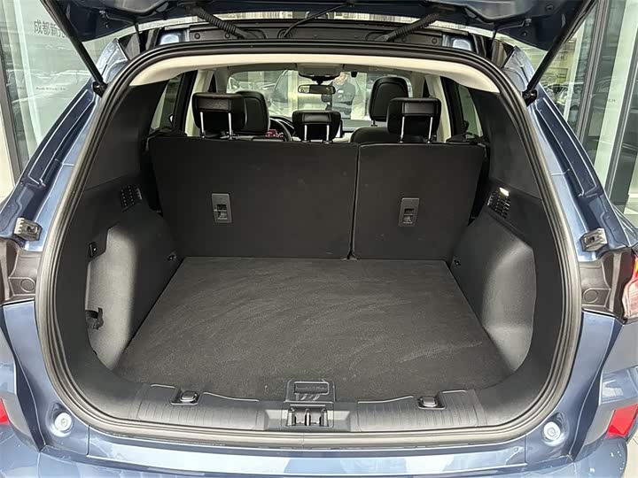 Фото 9 - Ford Escape