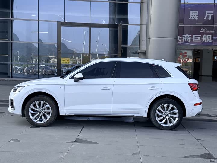 Фото 4 - Audi Q5L