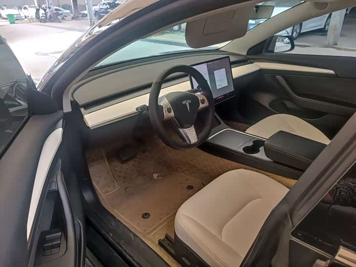 Фото 4 - Tesla Model 3