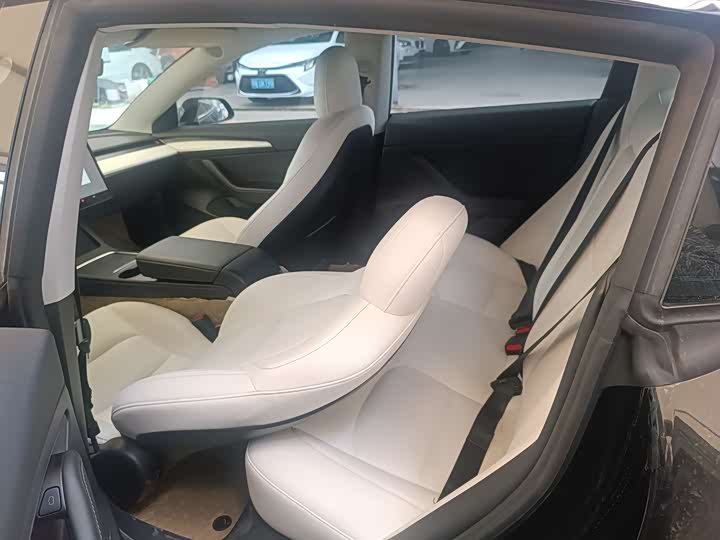 Фото 6 - Tesla Model 3