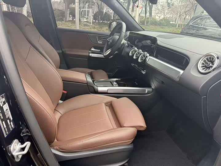 Фото 4 - Mercedes-Benz GLB-Class