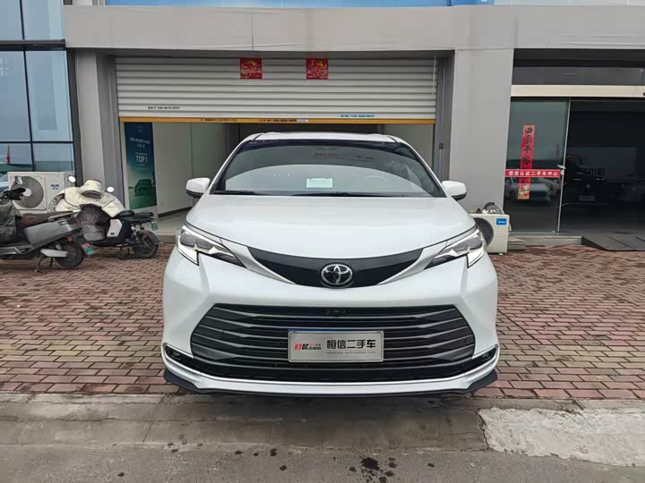 Фото 2 - Toyota Sienna