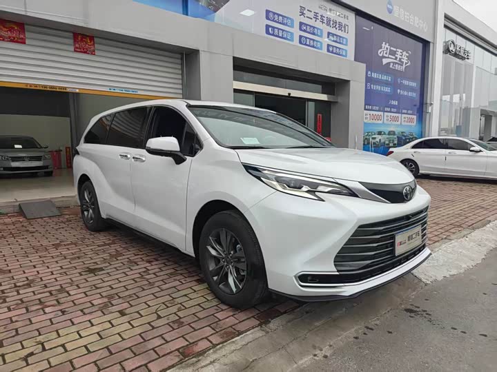 Фото 3 - Toyota Sienna