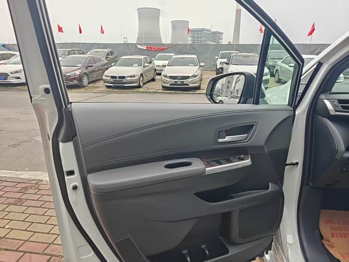 Фото 4 - Toyota Sienna