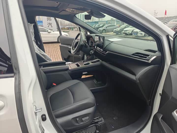 Фото 9 - Toyota Sienna