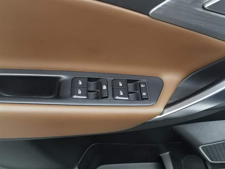 Фото 9 - Geely Atlas