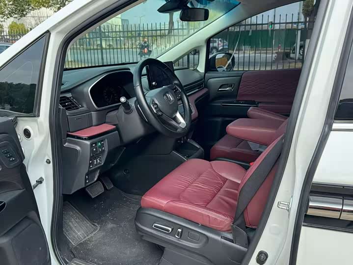 Фото 4 - Honda Elysion