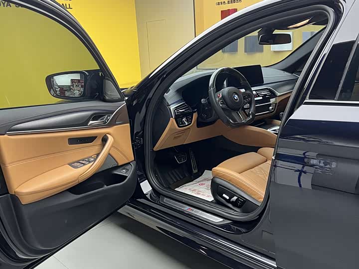 Photo 4 - BMW 5 Series