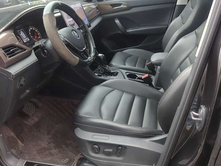 Фото 7 - Volkswagen Tharu