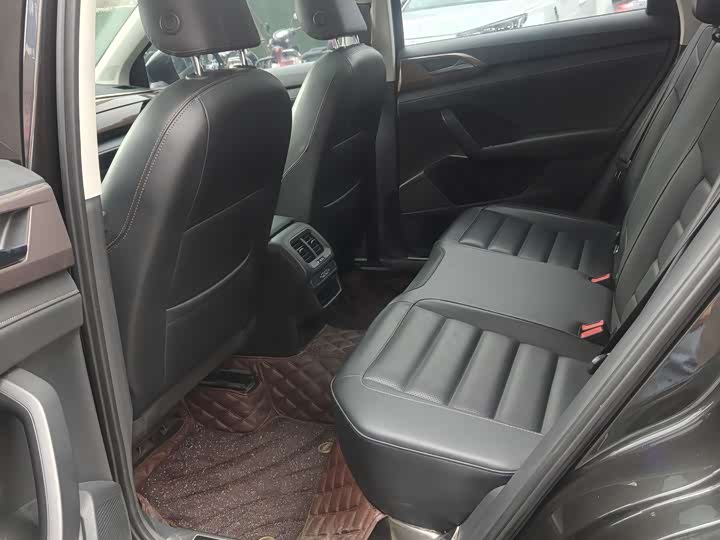 Фото 8 - Volkswagen Tharu