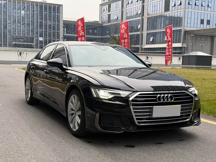 Фото 4 - Audi A6L
