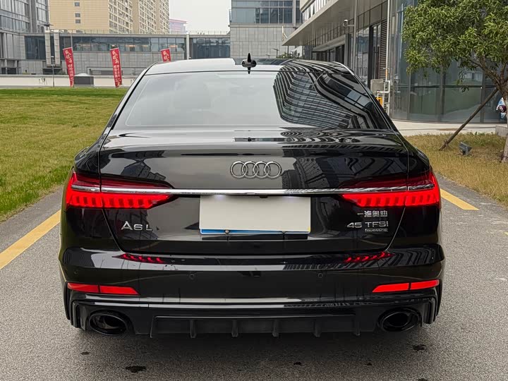 Фото 5 - Audi A6L