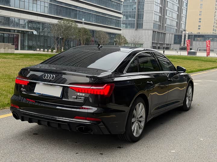 Фото 6 - Audi A6L