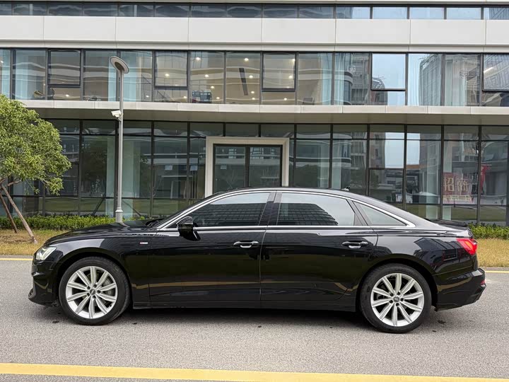 Фото 8 - Audi A6L