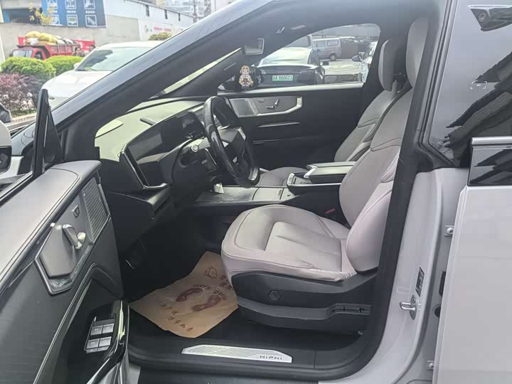 Фото 8 - HiPhi Y