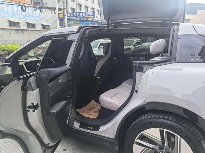 Фото 9 - HiPhi Y