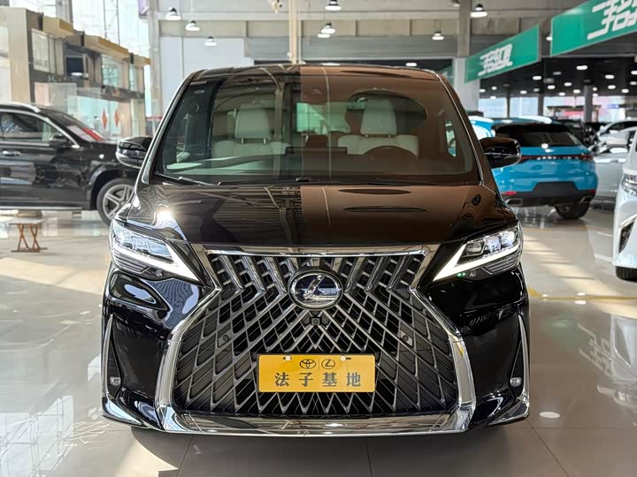 Фото 2 - Lexus LM