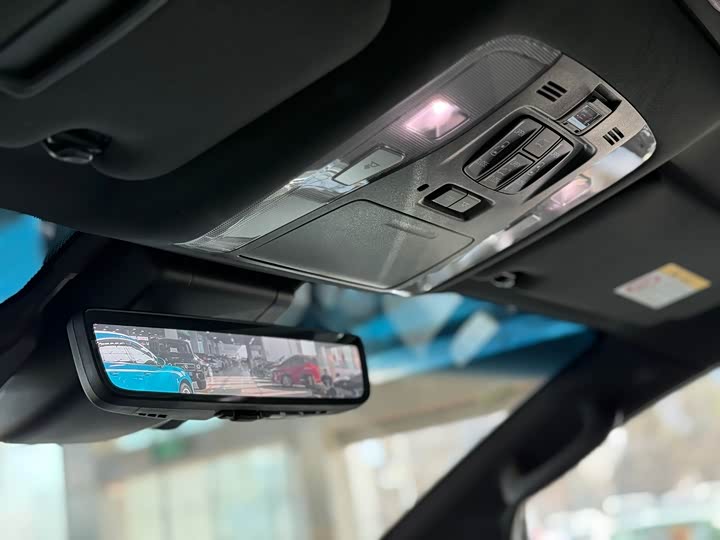 Фото 8 - Lexus LM