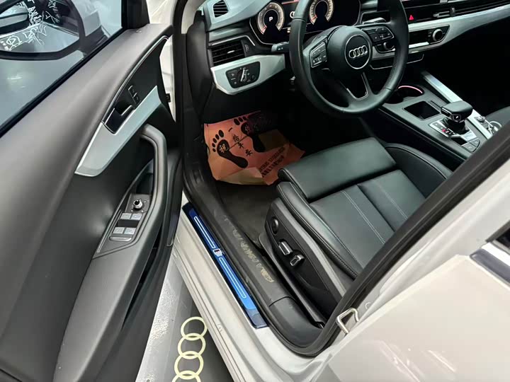 Фото 5 - Audi A4L