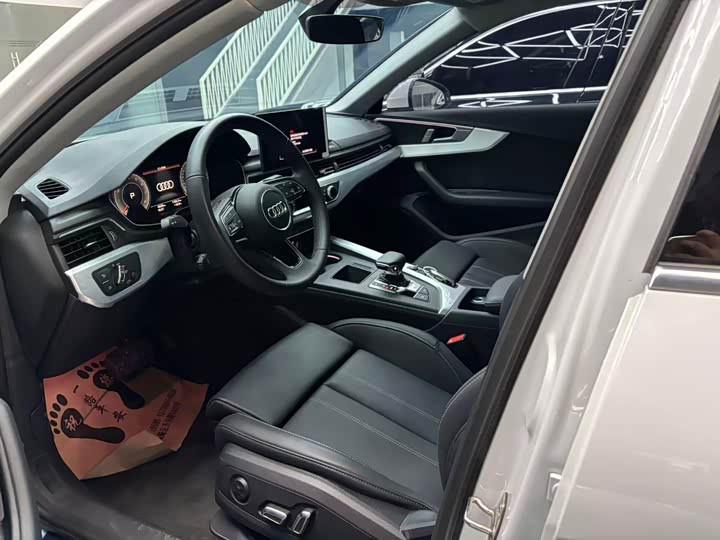 Фото 6 - Audi A4L