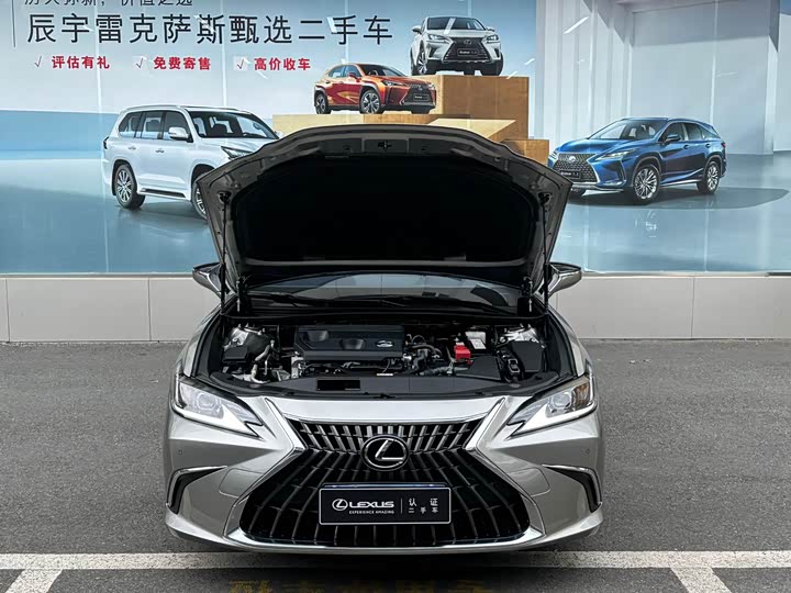 Фото 3 - Lexus ES