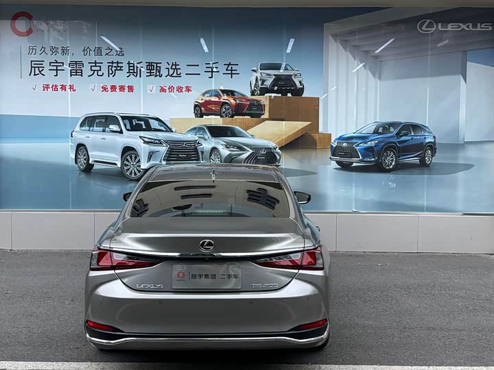 Фото 7 - Lexus ES