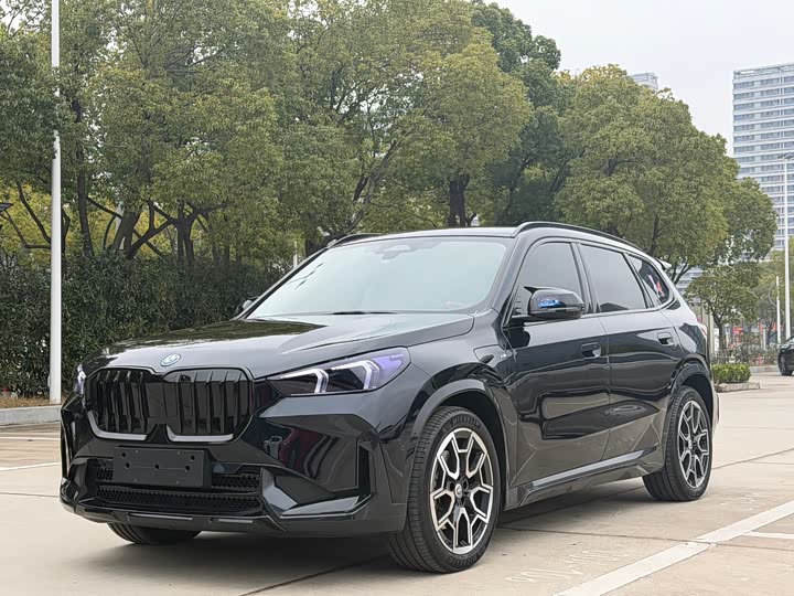 Фото 1 - BMW iX1