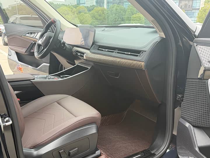 Фото 9 - BMW iX1