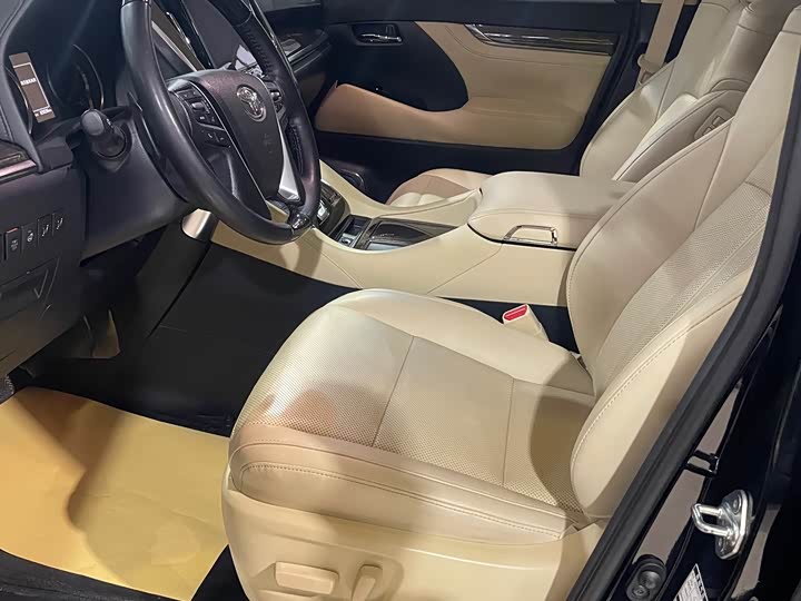 Photo 2 - Toyota Alphard